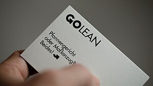 Corporate Design GOLEAN - Visitenkarte Weiß mit schwarzem Kantenschnitt