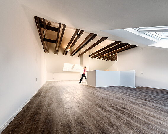 Blick in die Maisonette Wohnung - Sichtbare Kehlbalken