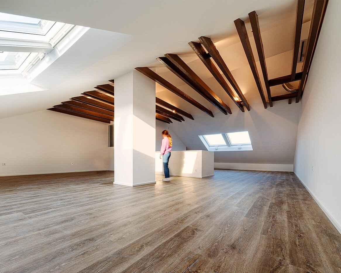 Blick in die Maisonette Wohnung - Sichtbare Kehlbalken