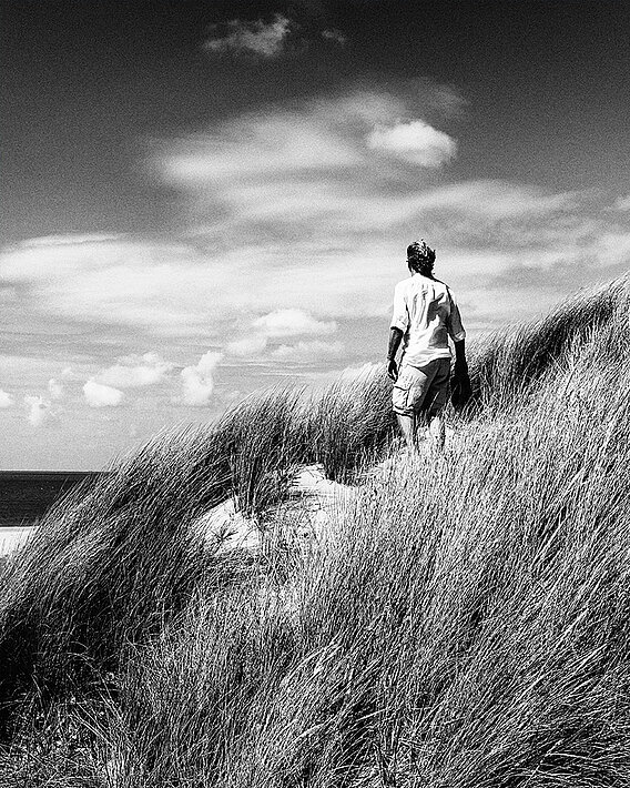 Mann und das Meer, Holland 2017, Schwarz Weiß Fotografie