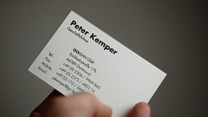 Corporate Design GOLEAN - Visitenkarte Weiß mit schwarzem Kantenschnitt